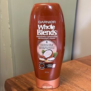 Garnier Whole Blends Smoothing Conditioner